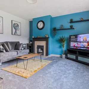 Rookwood House - Spacious With Free Parking - Short Leeds Holiday home Leeds (West Yorkshire)